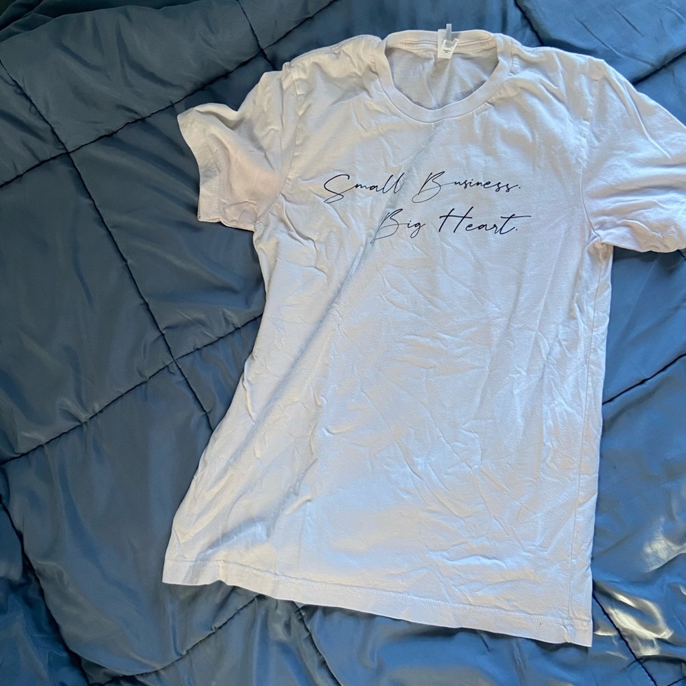 Canvas Small Business Big Heart Tee Size Medium